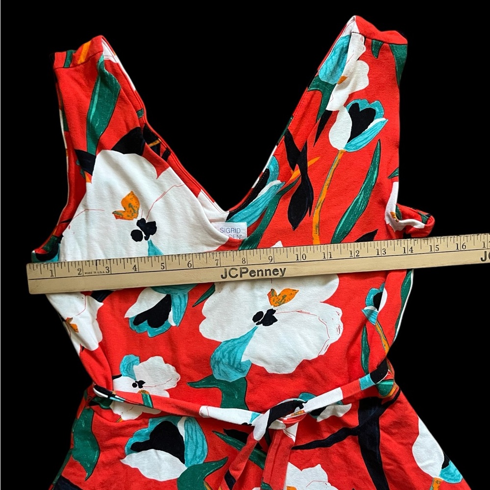 Flowy Spring/Summer Flowered Dress - Picture 5 of 6
